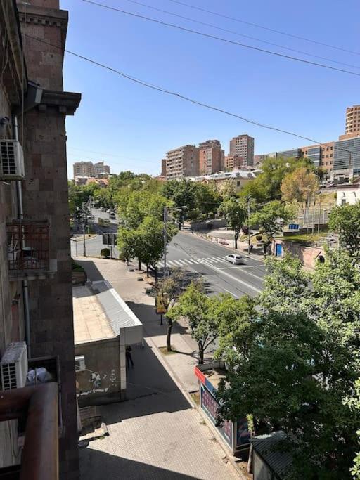 In The Heart Of Yerevan! Apartment Exterior photo